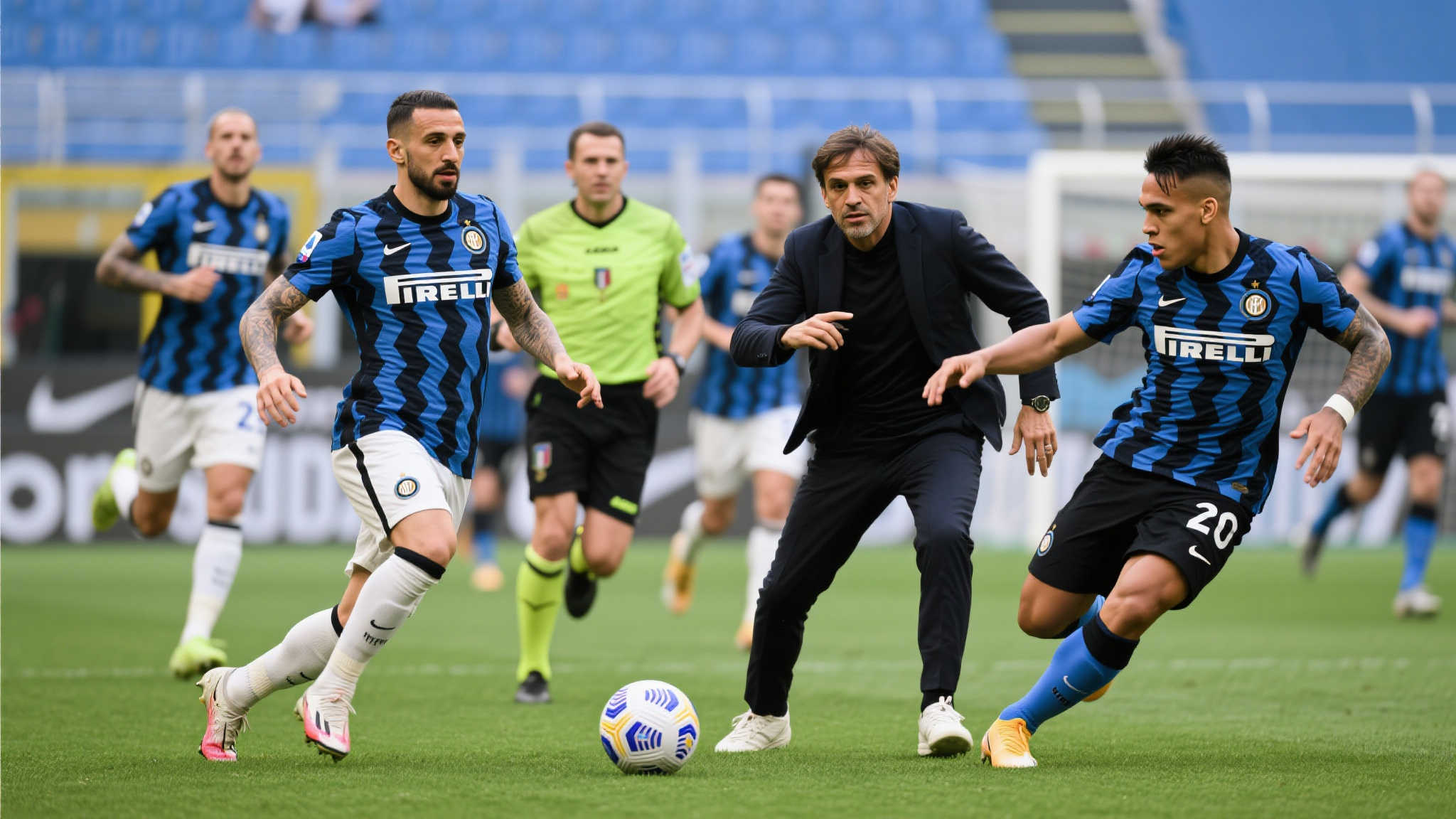 关键之一便在于阵容资源分配与调控。他善于激发原本被